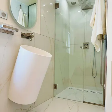 Apartamento Duplex Luxueux En Plein Centre Du Vieil Antibes